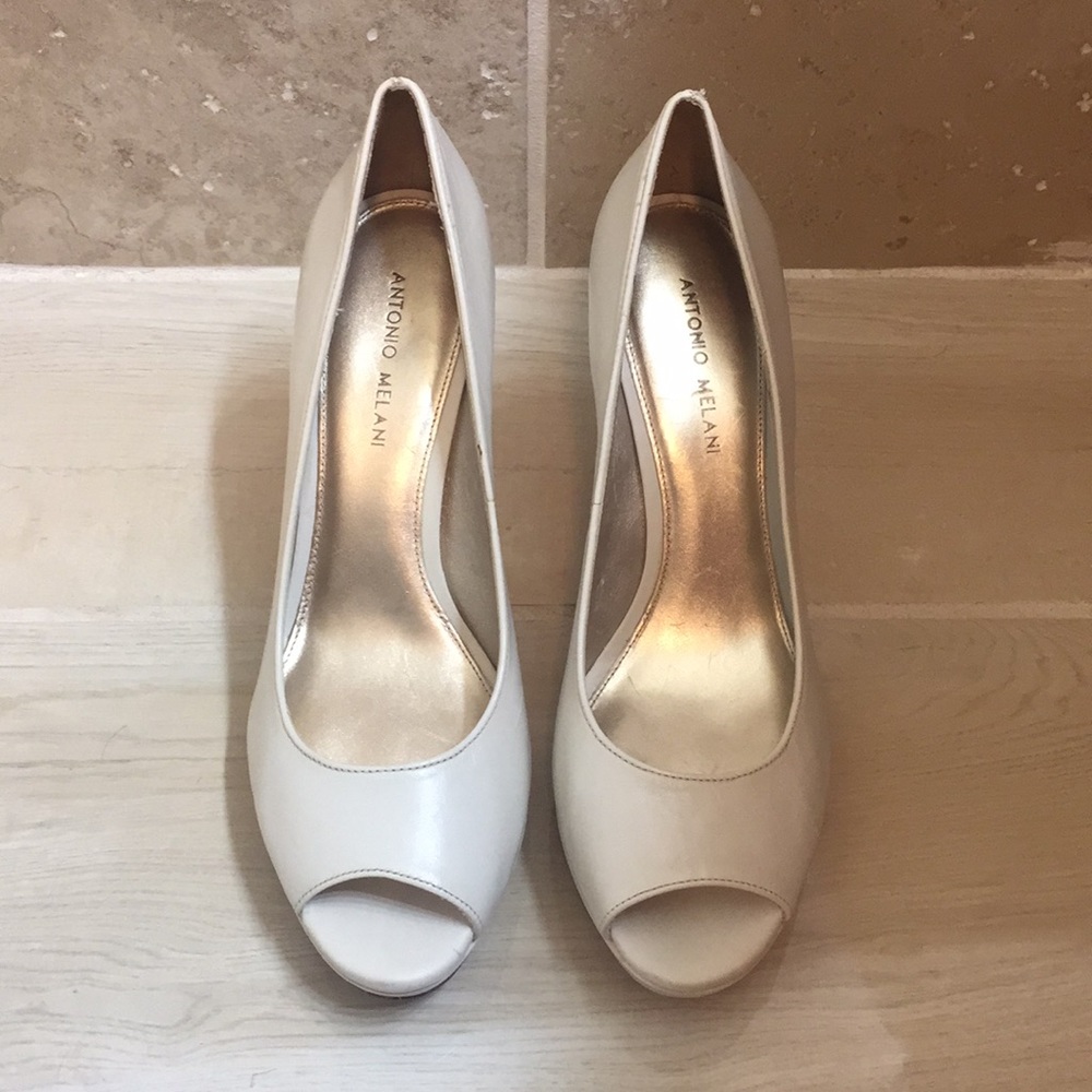 Antonio Melani Nude Pumps Size 11 (never worn)